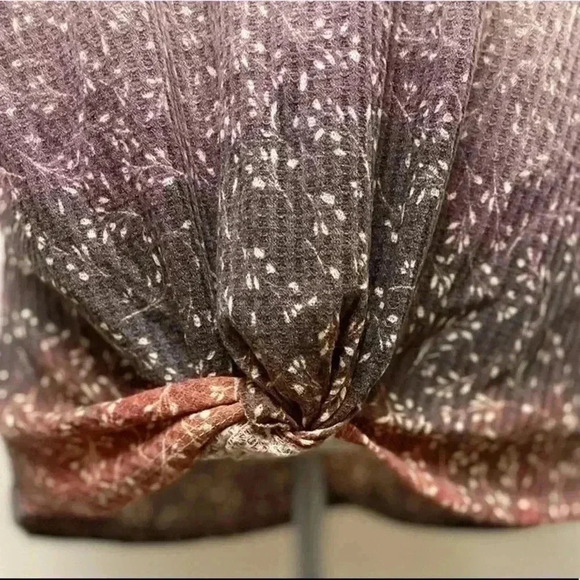 🆕Marsala Ombré Leaf Twist-Front Boatneck Top S🆕 - Picture 4 of 9